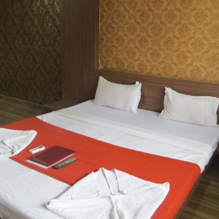Hotel Vikrant Palace Solapur Eksteriør billede